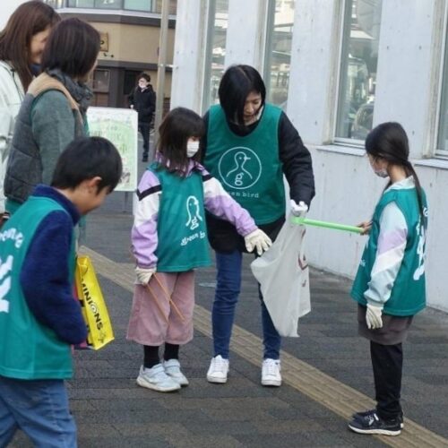 福山駅前でグリーンバードのゴミ拾い活動に参加